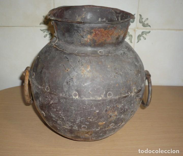 Antig&uuml;edades: Antigua Jarra u Olla de Hierro - Foto 1