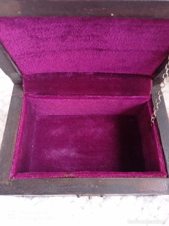 Antigüedades: Preciosa caja joyero cofre . Madera con incrustaciones de nacar y filigrana18 x 12 x 9 - Foto 12 - 239759590