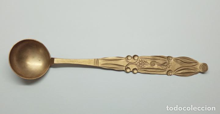 Antiques: Antigua cucharilla para salsa de metal