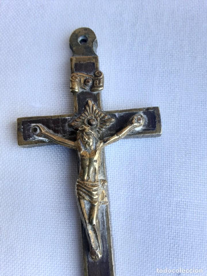 Antig&uuml;edades: Crucifijo de bronce - Foto 3