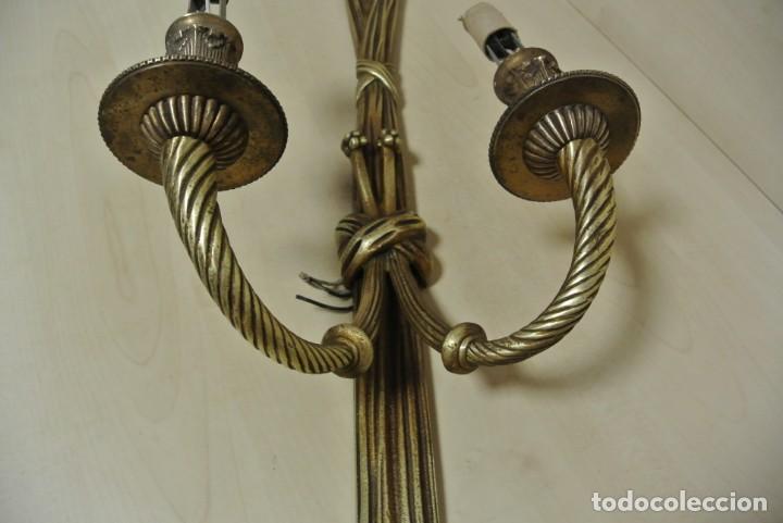 Antig&uuml;edades: PAREJA DE APLIQUE EN BRONCE ESTILO LUIS XVI - Foto 4