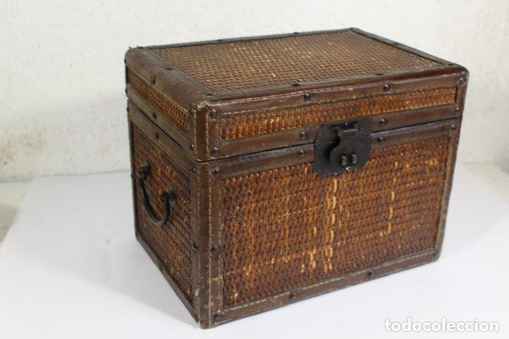 Antig&uuml;edades: CAJA BAMBU MIMBRE SEMIPIEL - Foto 3