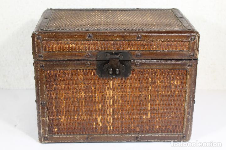 Antig&uuml;edades: CAJA BAMBU MIMBRE SEMIPIEL - Foto 1