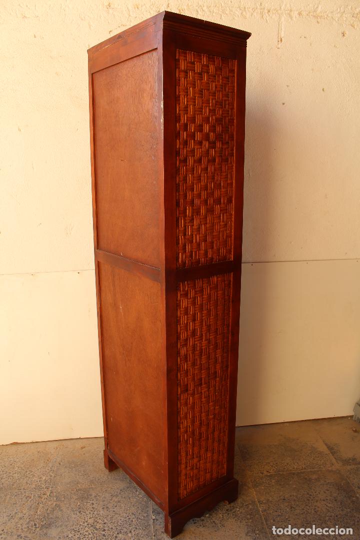 Antig&uuml;edades: MUEBLE ARMARIO LIBRERIA SALON DE MADERA Y BAMB&Uacute; - Foto 10