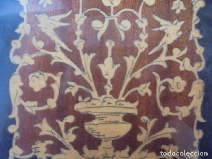 Antig&uuml;edades: Pieza madera con marqueter&iacute;a - Foto 3