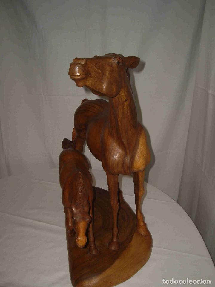 Antig&uuml;edades: TALLA MADERA CABALLO Y POTRILLO - Foto 2