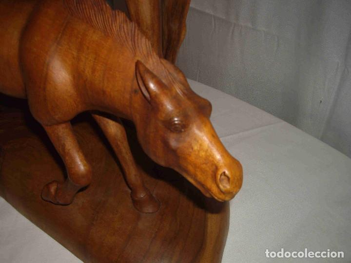 Antig&uuml;edades: TALLA MADERA CABALLO Y POTRILLO - Foto 4