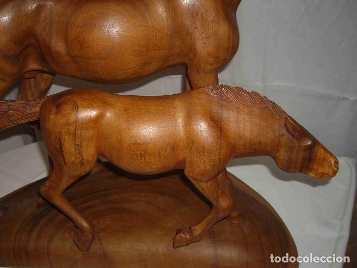 Antig&uuml;edades: TALLA MADERA CABALLO Y POTRILLO - Foto 6