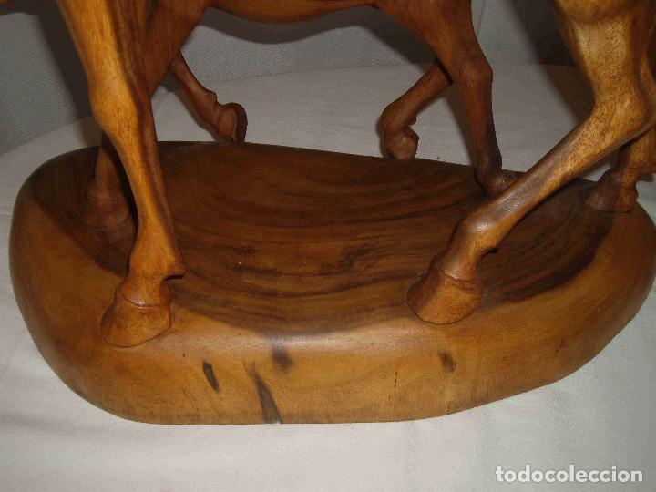 Antig&uuml;edades: TALLA MADERA CABALLO Y POTRILLO - Foto 9