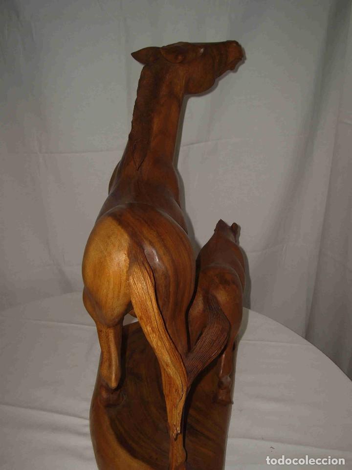 Antig&uuml;edades: TALLA MADERA CABALLO Y POTRILLO - Foto 10