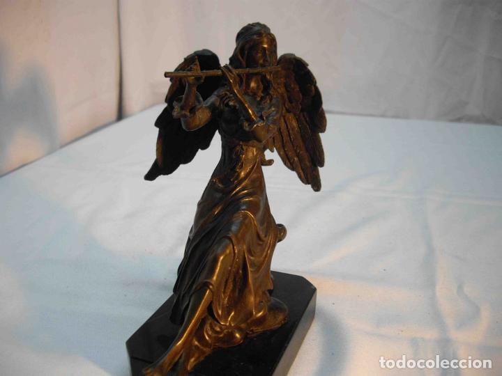 Antig&uuml;edades: FIGURA BRONCE MUJER ALADA FLAUTA - Foto 2