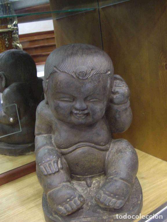 Antig&uuml;edades: NI&Ntilde;O PIEDRA SENTADO - Foto 1