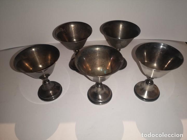 Antig&uuml;edades: 5 copas de metal - Foto 1