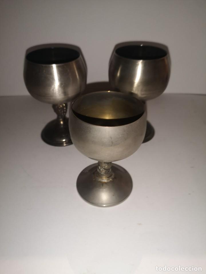 Antig&uuml;edades: 3 copas de metal - Foto 1