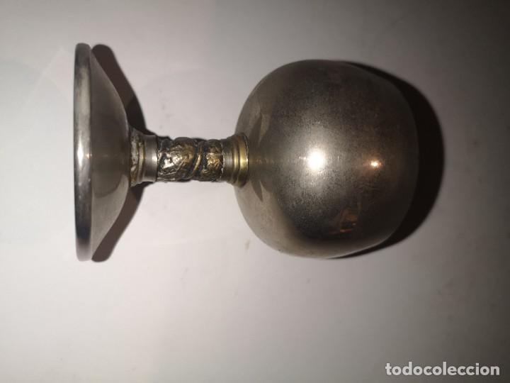 Antig&uuml;edades: 3 copas de metal - Foto 2