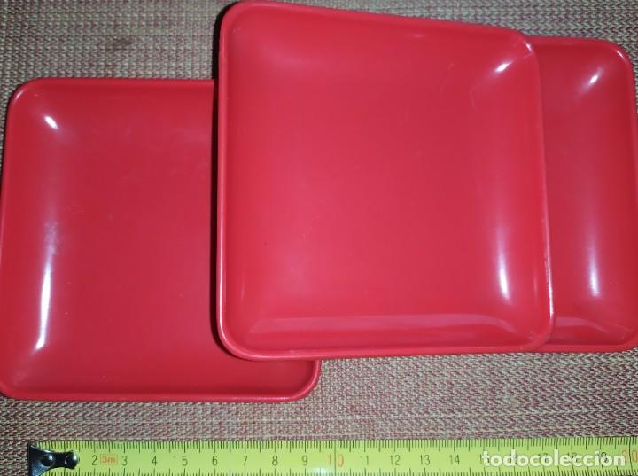 Antiques: Platitos rojos plastico para tapas