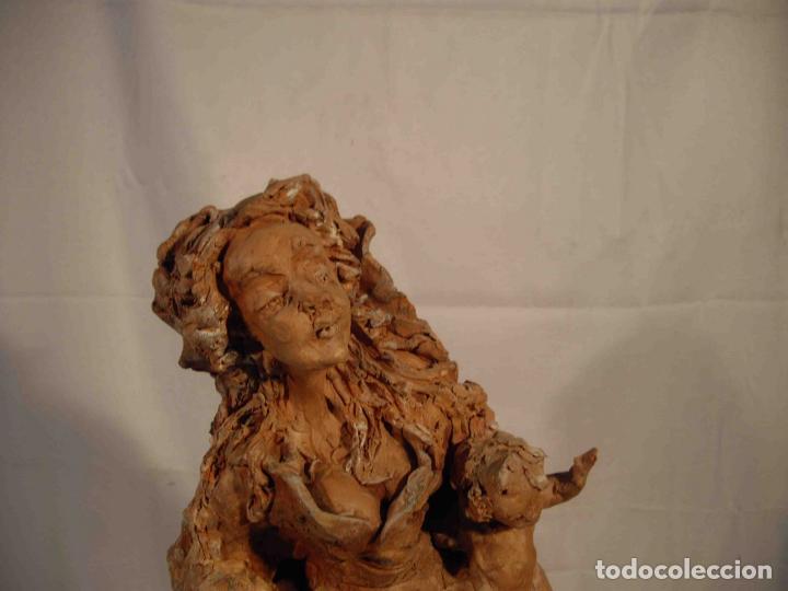Antig&uuml;edades: FIGURA TERRACOTA MUJER CON BEBE - Foto 2