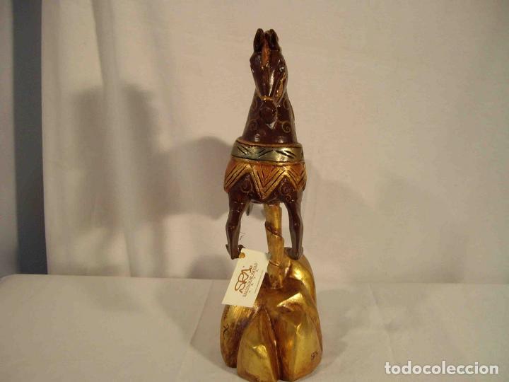 Antig&uuml;edades: FIGURA CABALLO MADERA - Foto 5
