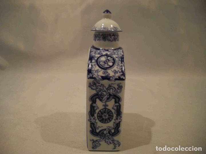 Antig&uuml;edades: BOTELLA PORCELANA X 9 - Foto 2