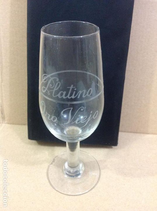 Antig&uuml;edades: Antiguo catavinos con publicidad platino oro viejo