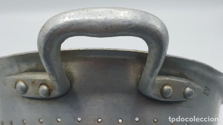 Antig&uuml;edades: Colador aluminio antiguo - Foto 5