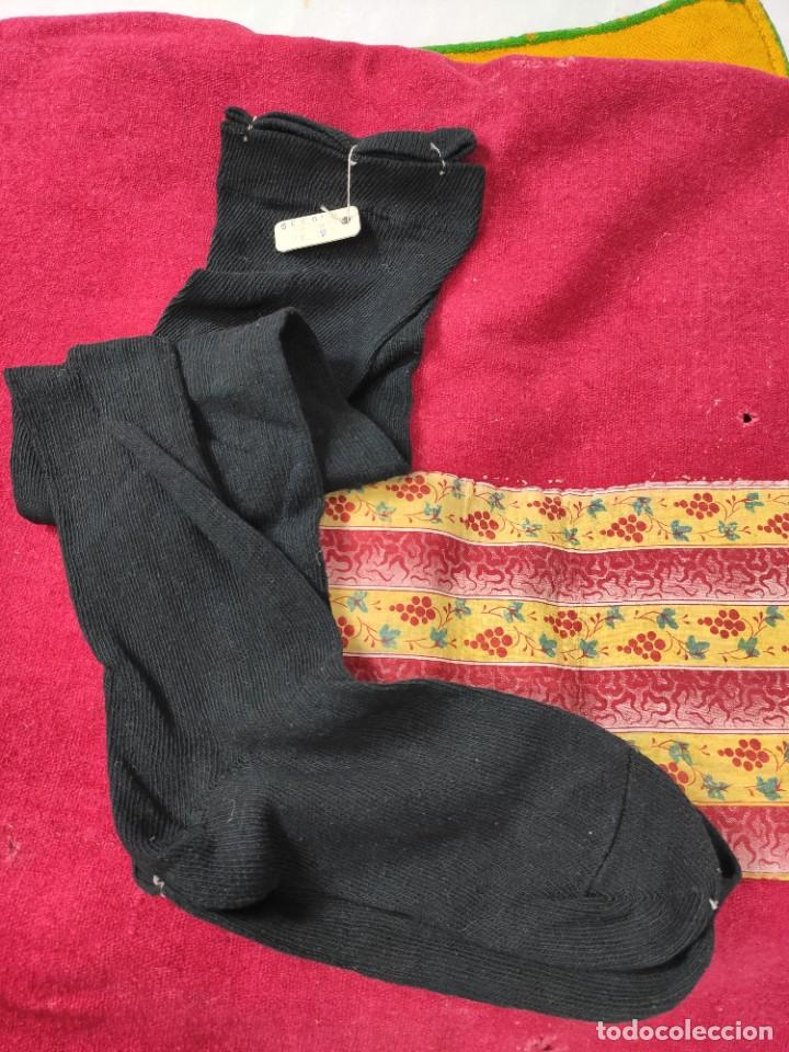 Antig&uuml;edades: MEDIAS NEGRAS DE ALGOD&Oacute;N, CON ETIQUETA - Foto 3