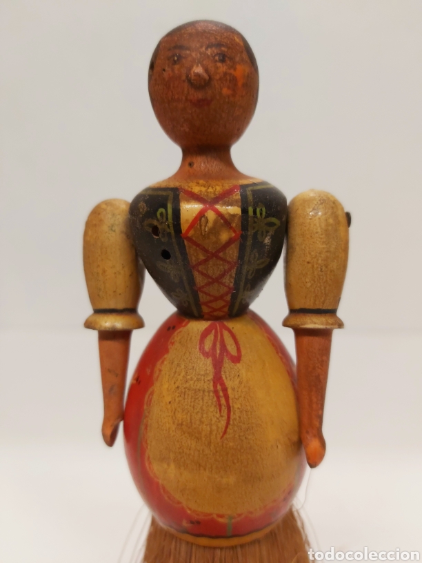 Antig&uuml;edades: Cepillo madera policromada 21cm - Foto 3