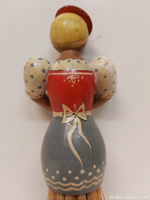 Antig&uuml;edades: Cepillo madera policromada 21cm - Foto 4