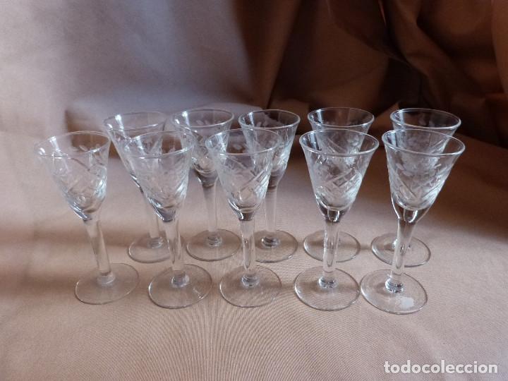 Oggetti Antichi: Lote 10 copas vasos de cristal tallado para licor - A&ntilde;os 50