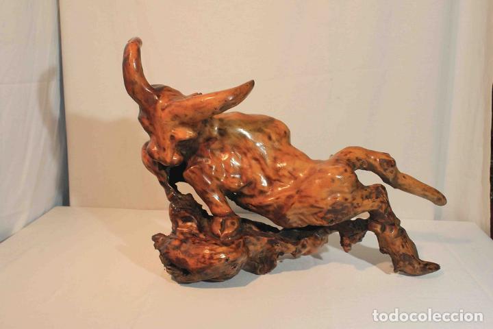 Antig&uuml;edades: FIGURA TALLA RAIZ TORO - Foto 1