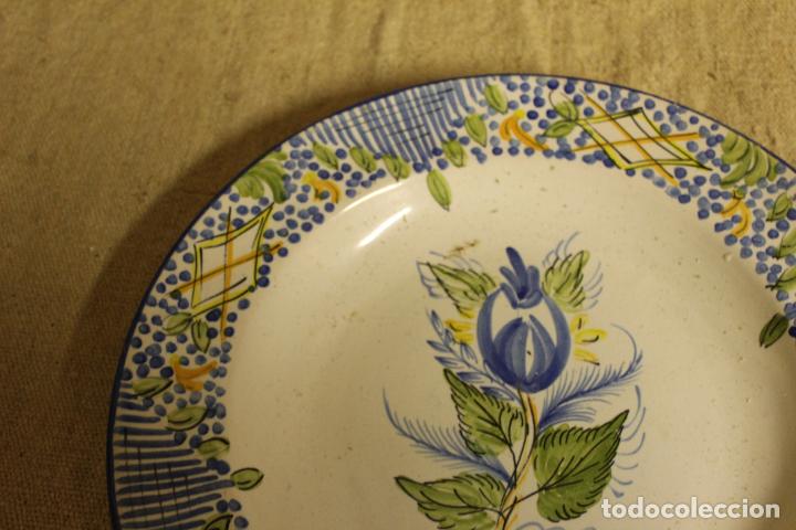 Antig&uuml;edades: plato de manises flor - Foto 3