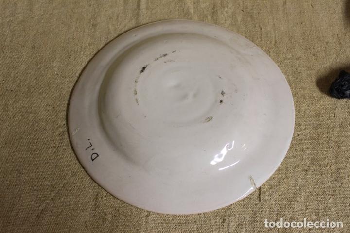 Antig&uuml;edades: plato de manises flor - Foto 2