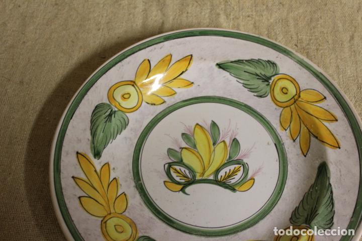 Antig&uuml;edades: plato de manises flor - Foto 3