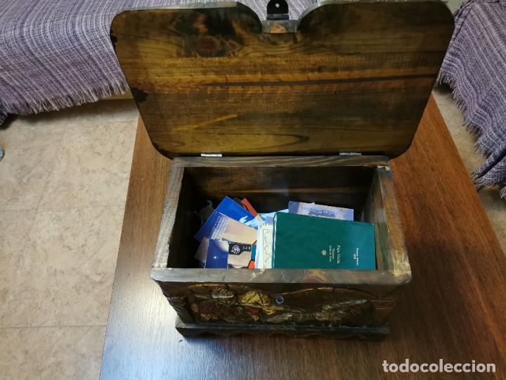 Antig&uuml;edades: Caj&oacute;n ba&uacute;l antiguo de madera tallado - Foto 5