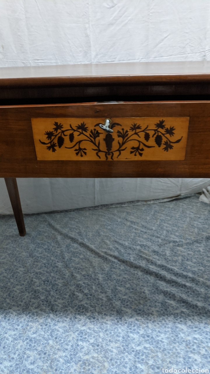 Antig&uuml;edades: Mesa de nogal - Foto 3