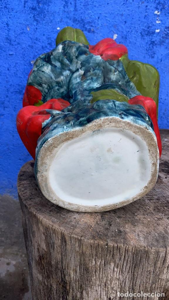 Antig&uuml;edades: BOTIJO ANTIGUO CON ALGORIA DE PIMIENTOS - Foto 3