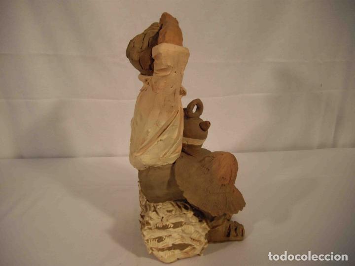 Antig&uuml;edades: FIGURA BARRO LABRADOR CON BOTIJO - Foto 7