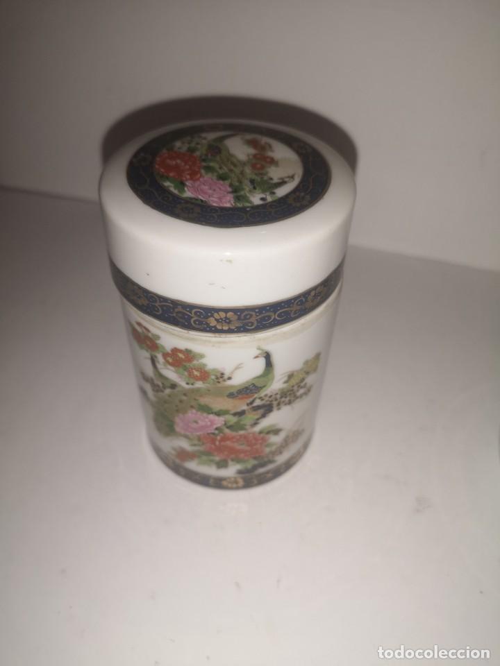 Antig&uuml;edades: Tarros de Opalina y porcelana - Foto 2