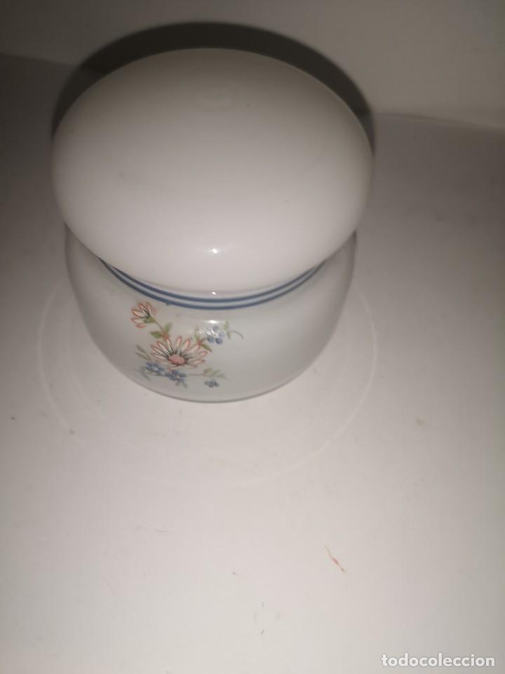 Antig&uuml;edades: Tarros de Opalina y porcelana - Foto 4