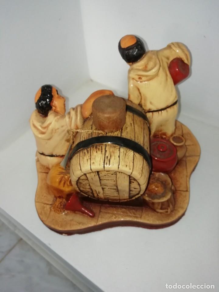 Antig&uuml;edades: Magn&iacute;fica botella cer&aacute;mica brandy reserva del monasterio - Foto 3