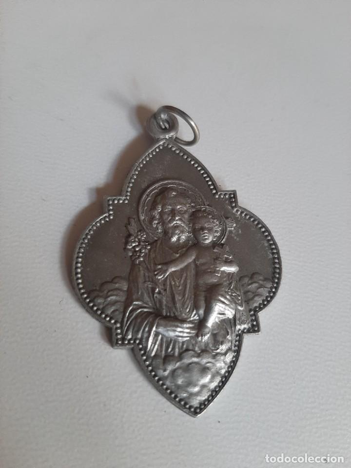 Antig&uuml;edades: Medalla religiosa san Jos&eacute; y el ni&ntilde;o - Foto 1