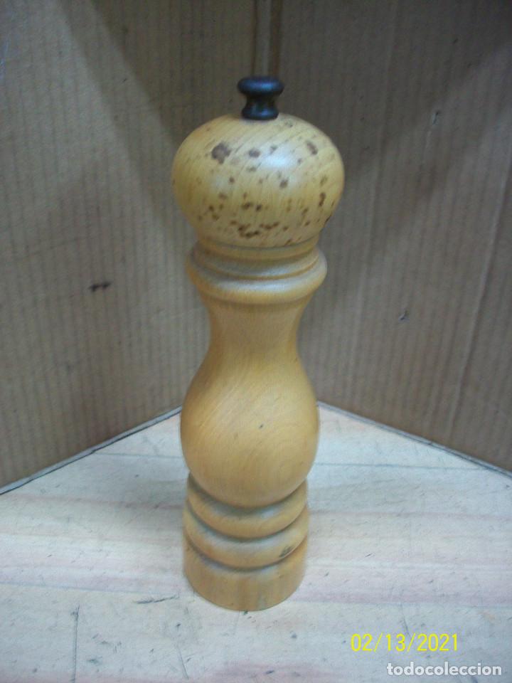 Antig&uuml;edades: ANTIGUO MOLINILLO PIMENTERO DE MADERA - Foto 1