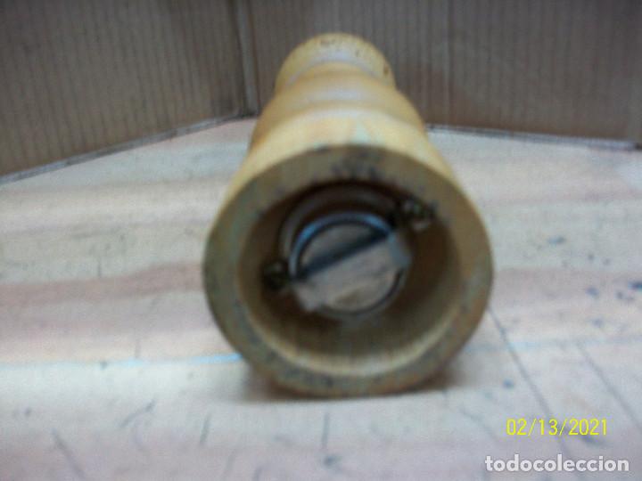 Antig&uuml;edades: ANTIGUO MOLINILLO PIMENTERO DE MADERA - Foto 2
