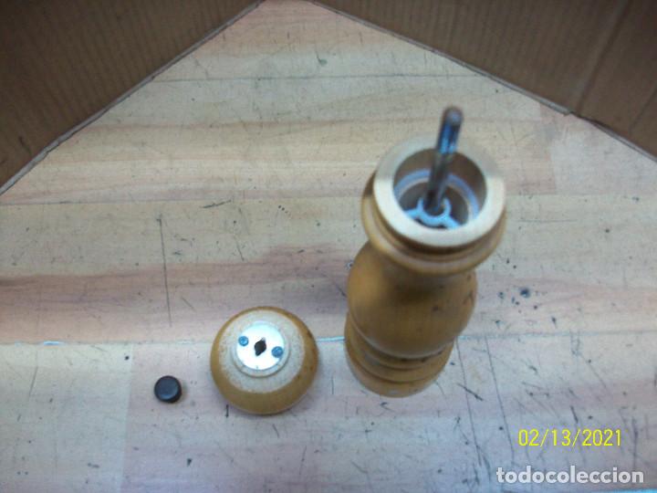 Antig&uuml;edades: ANTIGUO MOLINILLO PIMENTERO DE MADERA - Foto 3