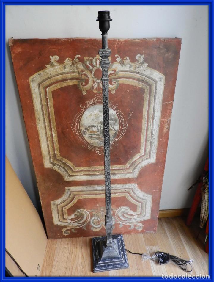 Antig&uuml;edades: LAMPARA DE PIE DE MADERA EN DECAPE - Foto 1