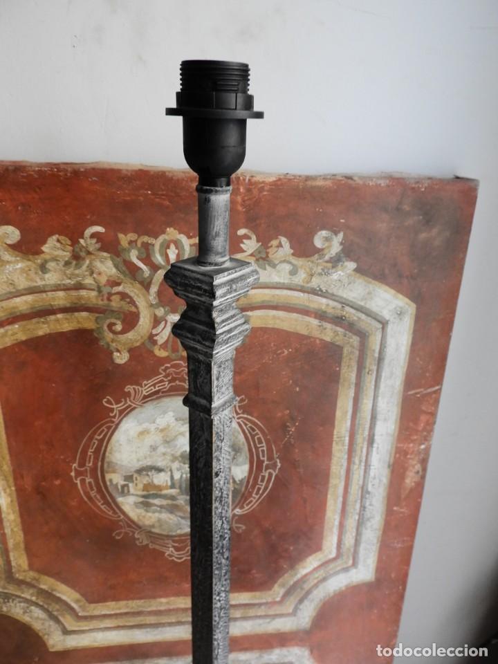 Antig&uuml;edades: LAMPARA DE PIE DE MADERA EN DECAPE - Foto 7