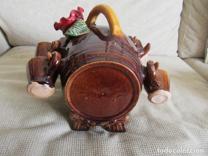 Antig&uuml;edades: Barril de Barro / Arcilla con 5 tazas - Foto 3