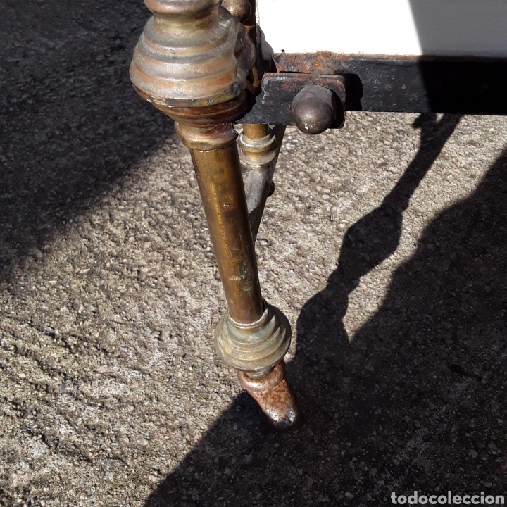 Antig&uuml;edades: Cuna antigua de bronce, lat&oacute;n y hierro. - Foto 5
