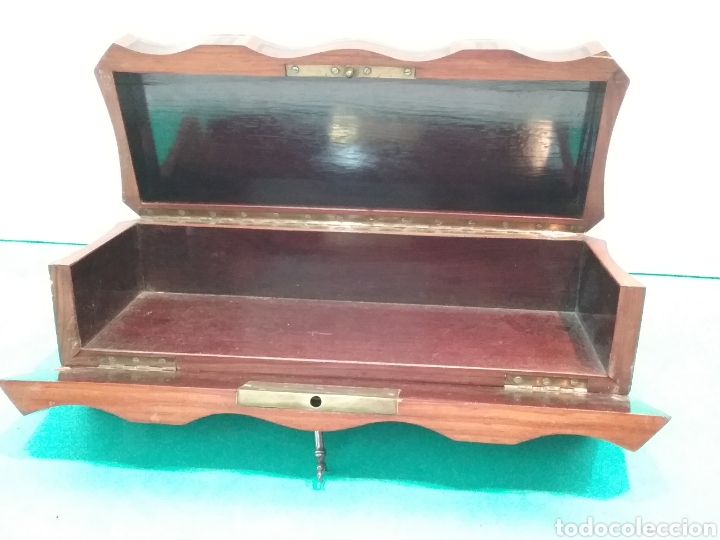 Antig&uuml;edades: Caja en marqueteria con incrustaciones en nacar. - Foto 4
