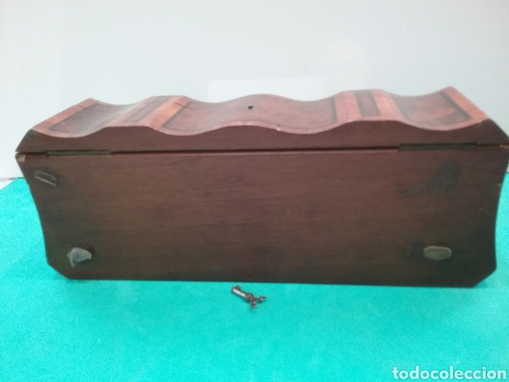 Antig&uuml;edades: Caja en marqueteria con incrustaciones en nacar. - Foto 5